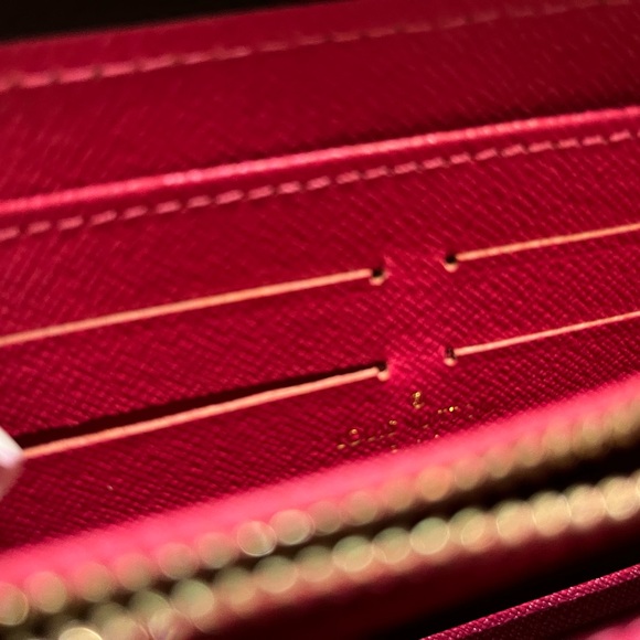 Not authentic! Louis Vuitton Wallet - Picture 3 of 6